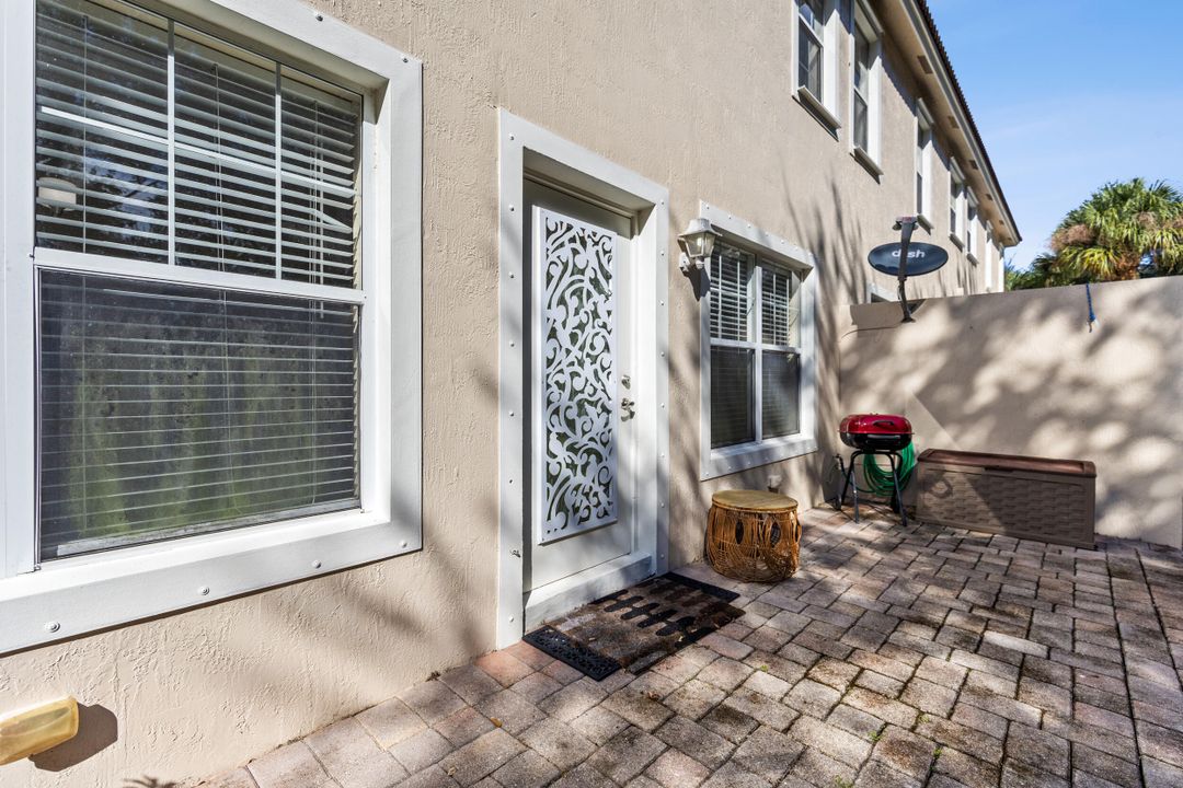 Active With Contract: $2,800 (3 beds, 2 baths, 1748 Square Feet)