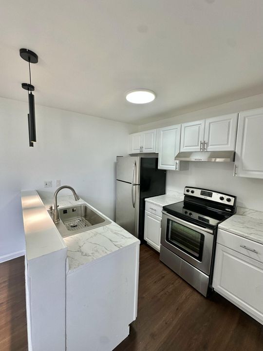 For Rent: $1,770 (2 beds, 0 baths, 800 Square Feet)