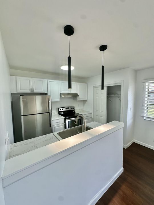 For Rent: $1,770 (2 beds, 0 baths, 800 Square Feet)