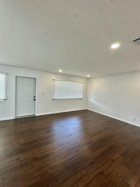 For Rent: $1,770 (2 beds, 0 baths, 800 Square Feet)