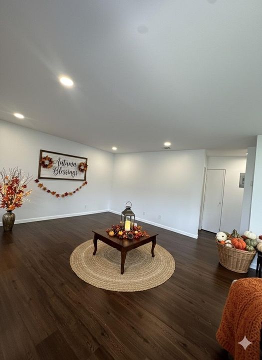 For Rent: $1,770 (2 beds, 0 baths, 800 Square Feet)