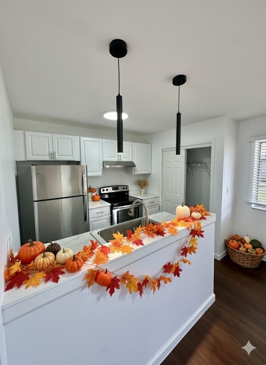 For Rent: $1,770 (2 beds, 0 baths, 800 Square Feet)