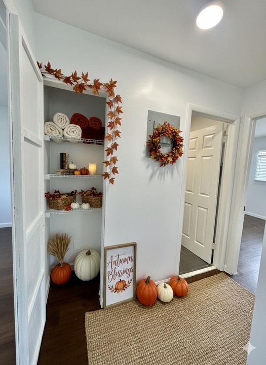 For Rent: $1,770 (2 beds, 0 baths, 800 Square Feet)