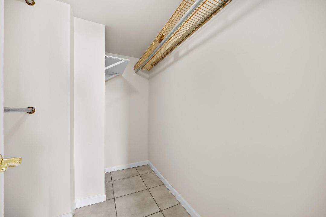 合同活跃: $475,000 (2 贝兹, 2 浴室, 1000 平方英尺)