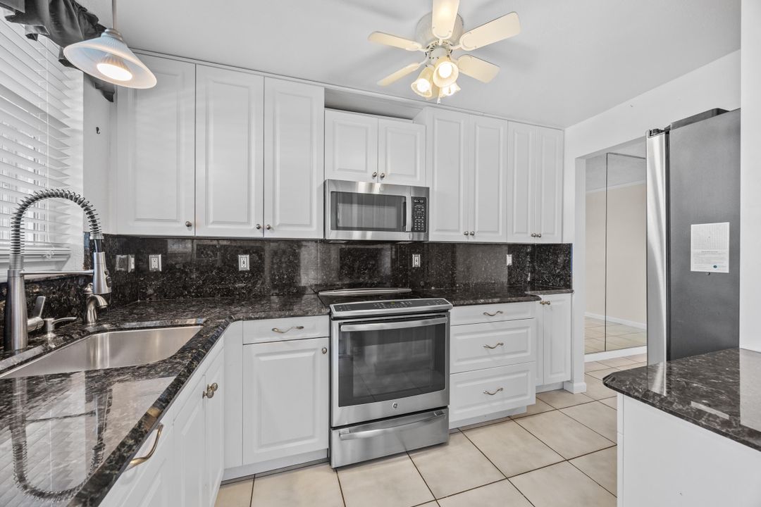 合同活跃: $475,000 (2 贝兹, 2 浴室, 1000 平方英尺)