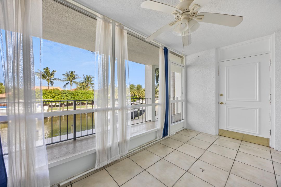 合同活跃: $475,000 (2 贝兹, 2 浴室, 1000 平方英尺)