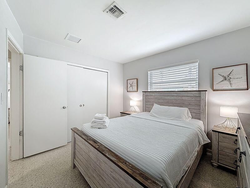 For Rent: $4,500 (2 beds, 1 baths, 900 Square Feet)