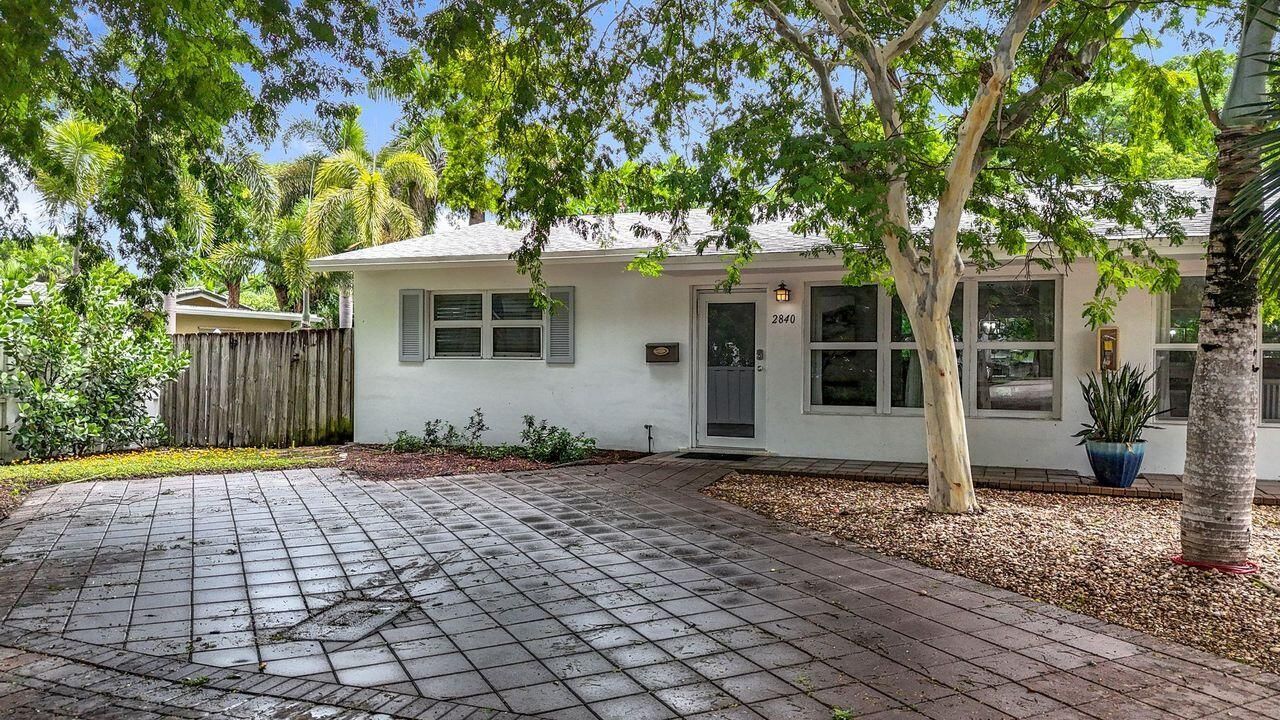 For Rent: $4,500 (2 beds, 1 baths, 900 Square Feet)