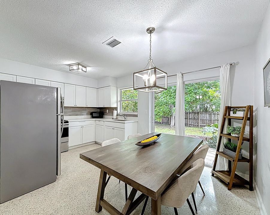 For Rent: $4,500 (2 beds, 1 baths, 900 Square Feet)