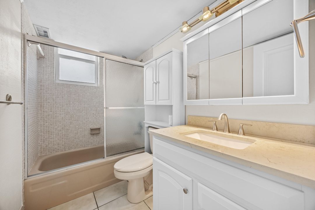 合同活跃: $475,000 (2 贝兹, 2 浴室, 1000 平方英尺)