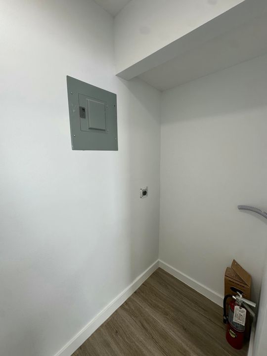 For Rent: $1,850 (2 beds, 1 baths, 980 Square Feet)