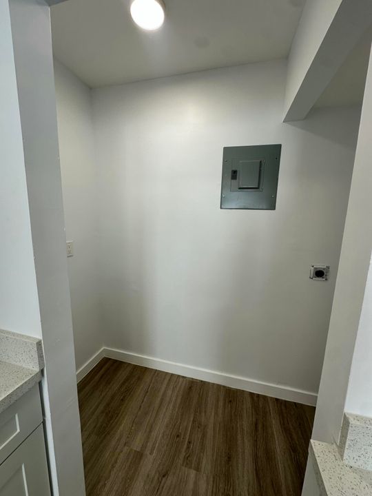 For Rent: $1,850 (2 beds, 1 baths, 980 Square Feet)