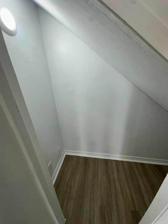 For Rent: $1,850 (2 beds, 1 baths, 980 Square Feet)