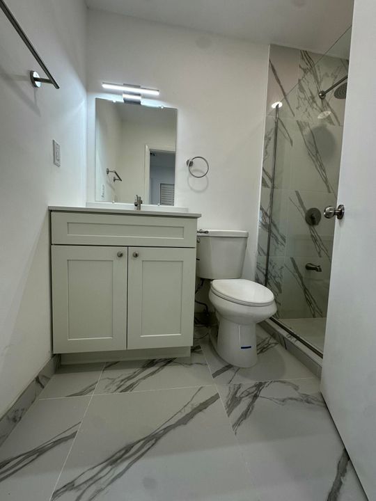 For Rent: $1,850 (2 beds, 1 baths, 980 Square Feet)