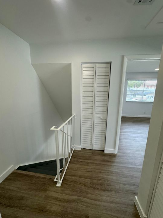 For Rent: $1,850 (2 beds, 1 baths, 980 Square Feet)