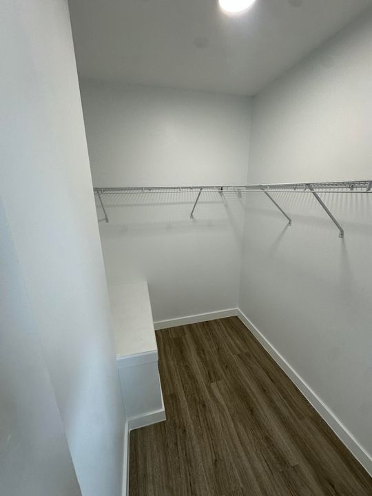 For Rent: $1,850 (2 beds, 1 baths, 980 Square Feet)