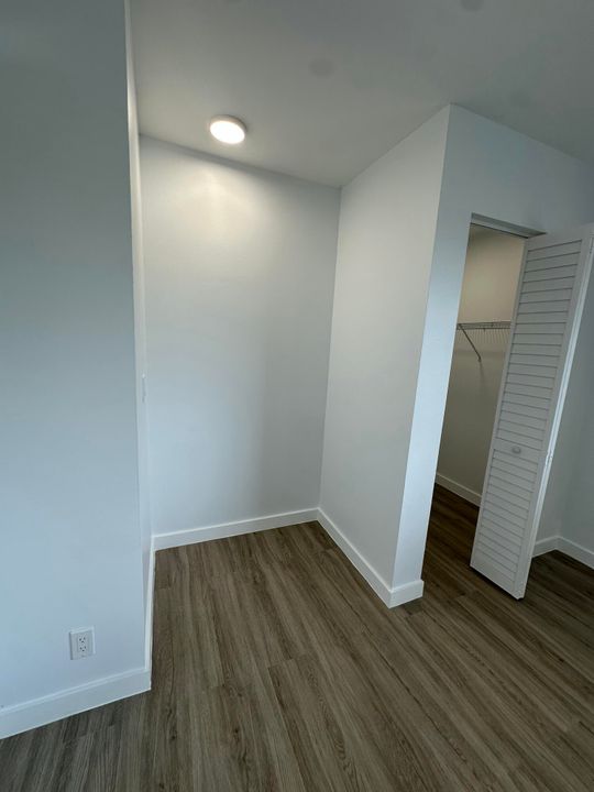 For Rent: $1,850 (2 beds, 1 baths, 980 Square Feet)