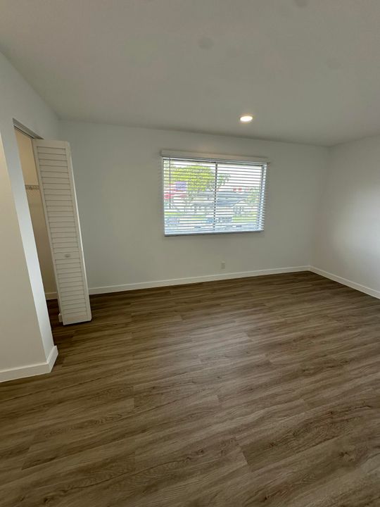 For Rent: $1,850 (2 beds, 1 baths, 980 Square Feet)