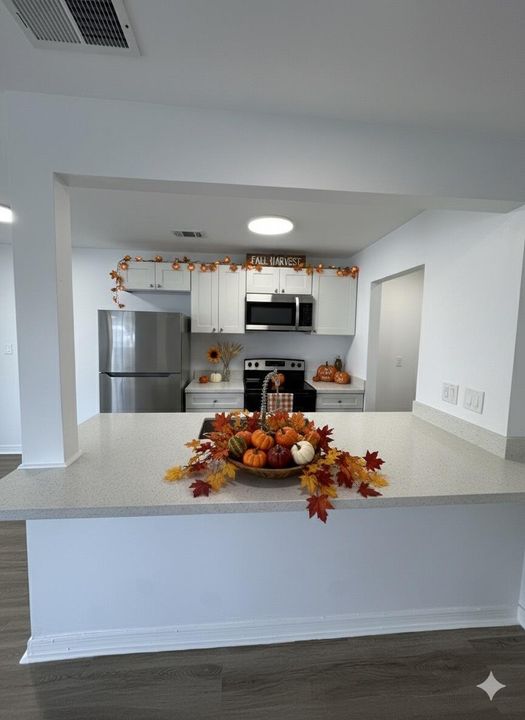 For Rent: $1,850 (2 beds, 1 baths, 980 Square Feet)