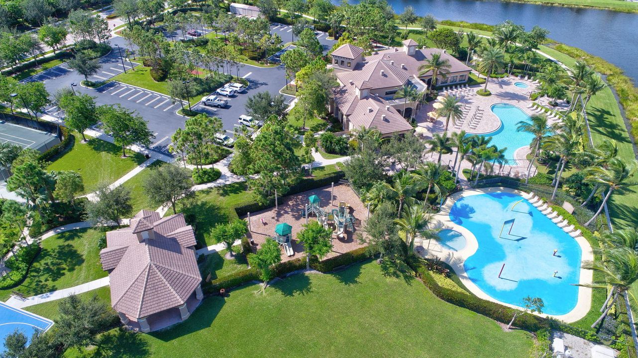 For Sale: $884,900 (5 beds, 3 baths, 2833 Square Feet)