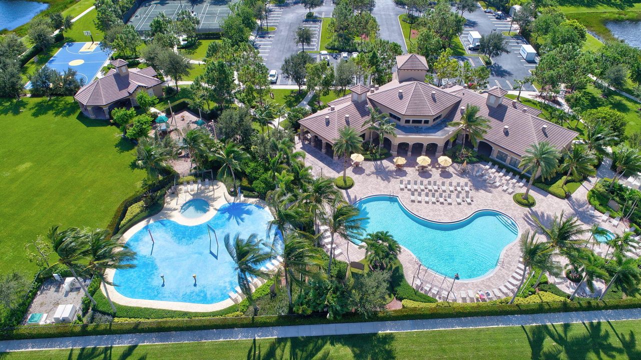 For Sale: $884,900 (5 beds, 3 baths, 2833 Square Feet)