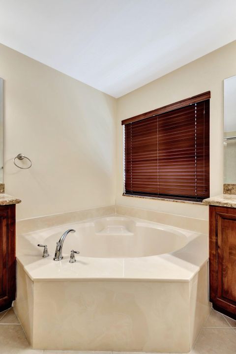 For Sale: $884,900 (5 beds, 3 baths, 2833 Square Feet)