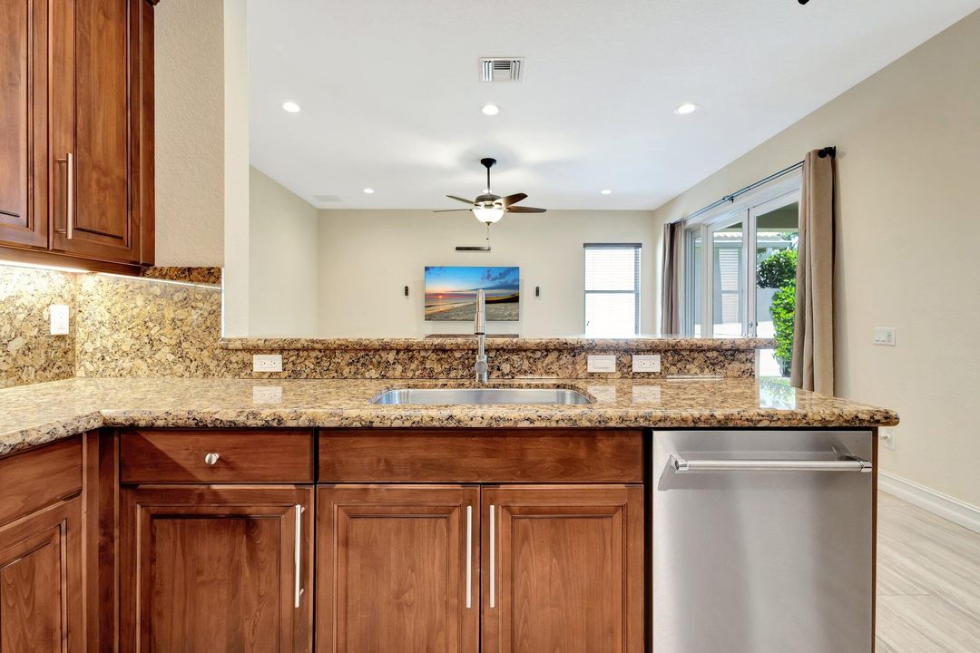 For Sale: $884,900 (5 beds, 3 baths, 2833 Square Feet)