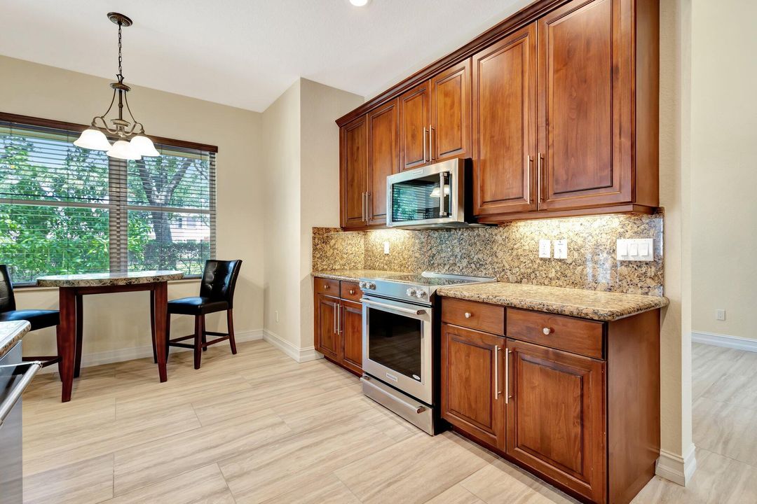 For Sale: $884,900 (5 beds, 3 baths, 2833 Square Feet)