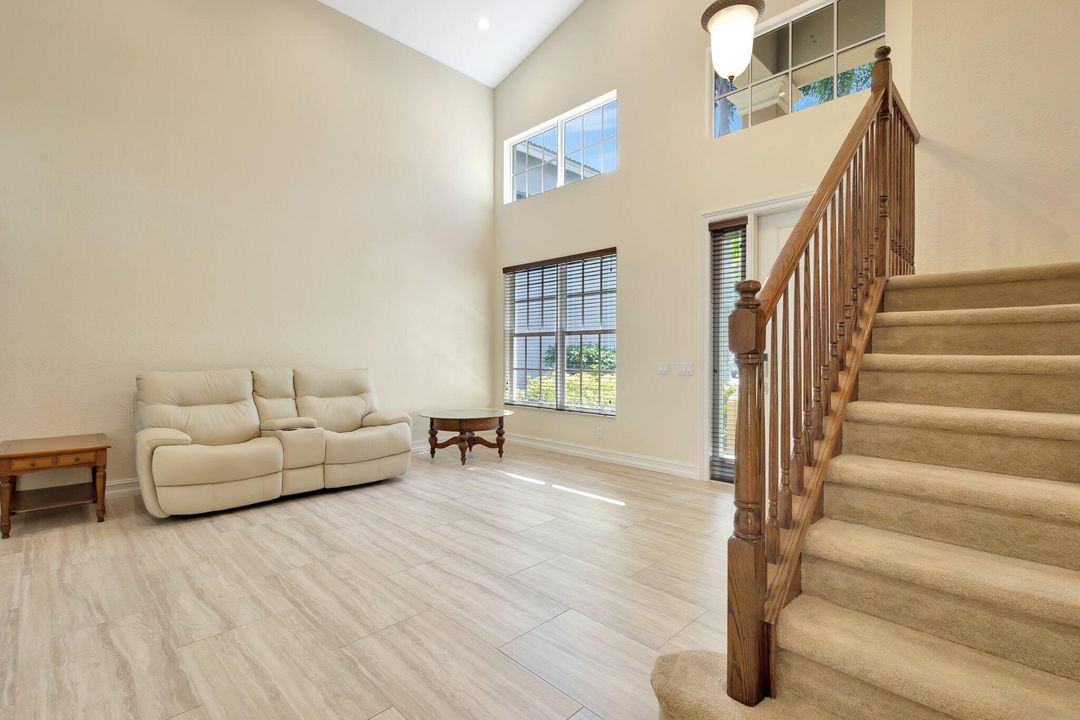 For Sale: $884,900 (5 beds, 3 baths, 2833 Square Feet)