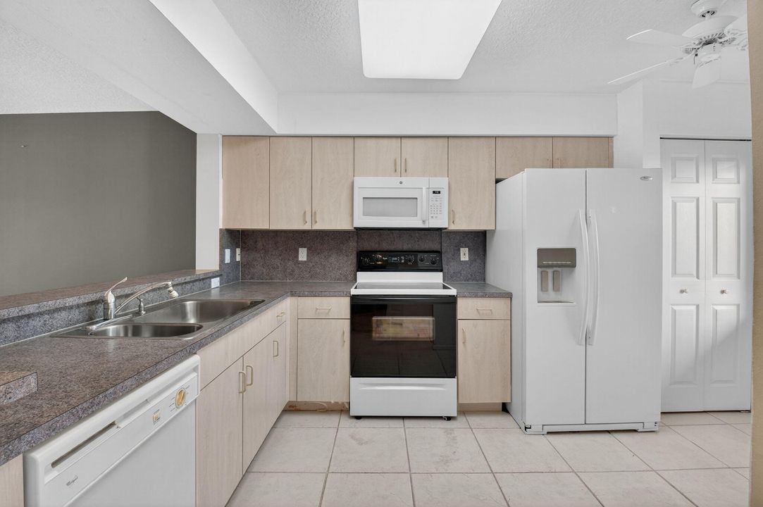 For Sale: $199,000 (3 beds, 2 baths, 1392 Square Feet)