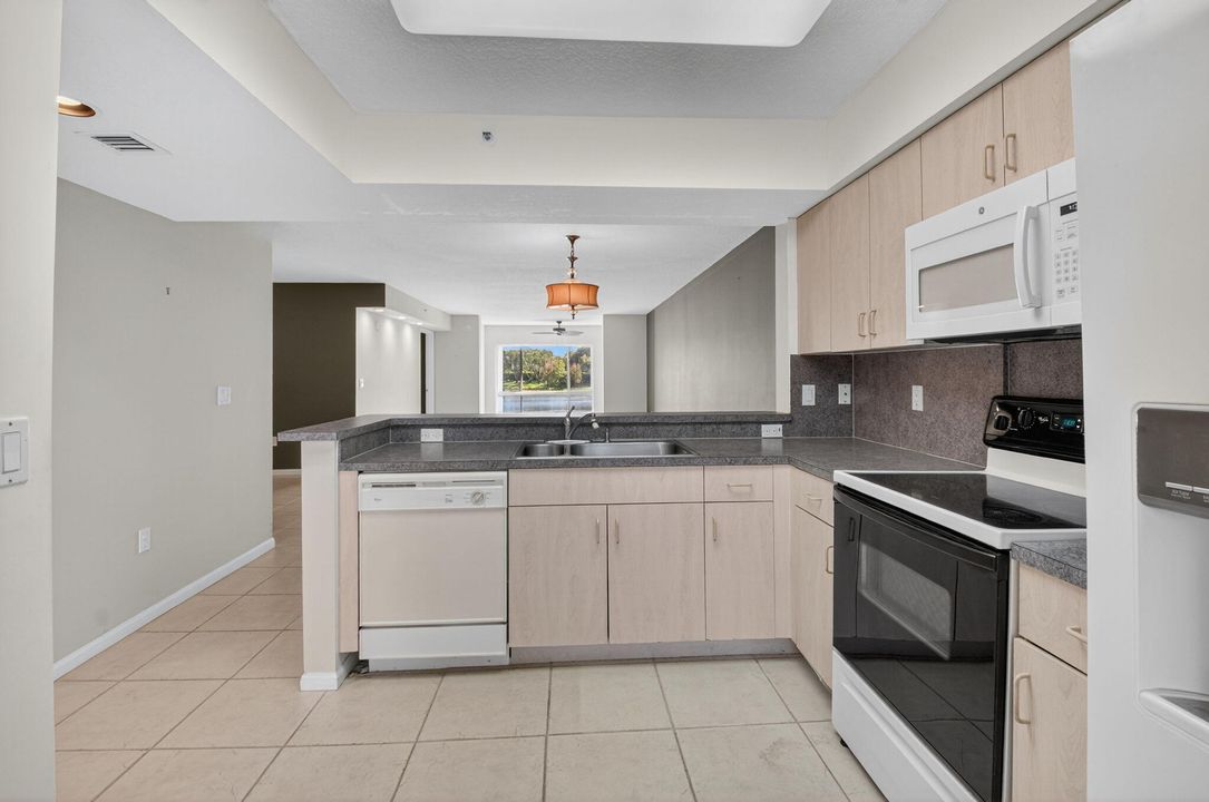 For Sale: $199,000 (3 beds, 2 baths, 1392 Square Feet)