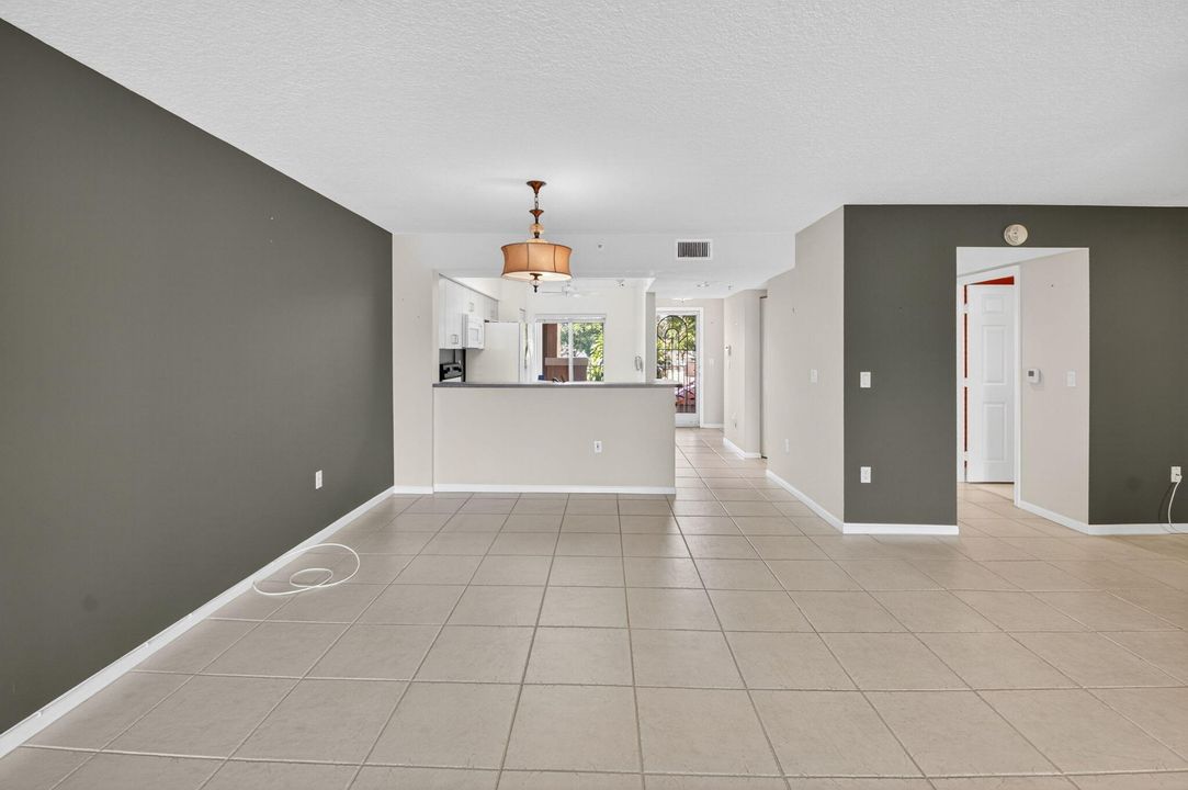 For Sale: $199,000 (3 beds, 2 baths, 1392 Square Feet)