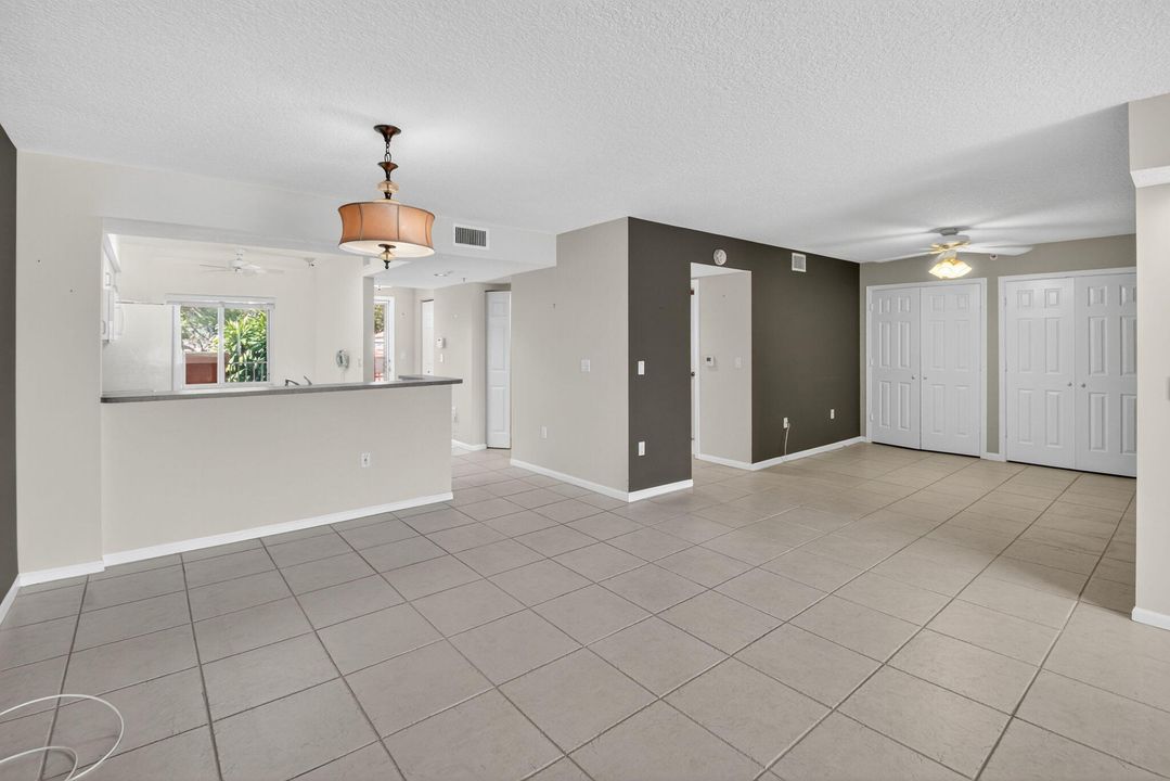 For Sale: $199,000 (3 beds, 2 baths, 1392 Square Feet)