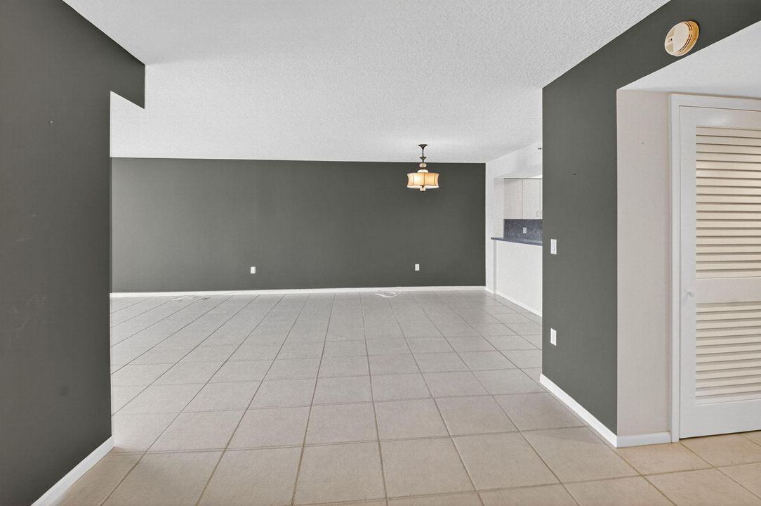 For Sale: $199,000 (3 beds, 2 baths, 1392 Square Feet)