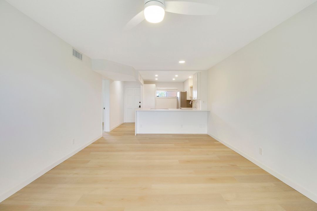 For Sale: $185,000 (2 beds, 1 baths, 894 Square Feet)