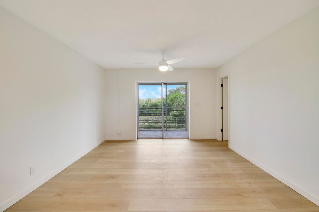 For Sale: $185,000 (2 beds, 1 baths, 894 Square Feet)