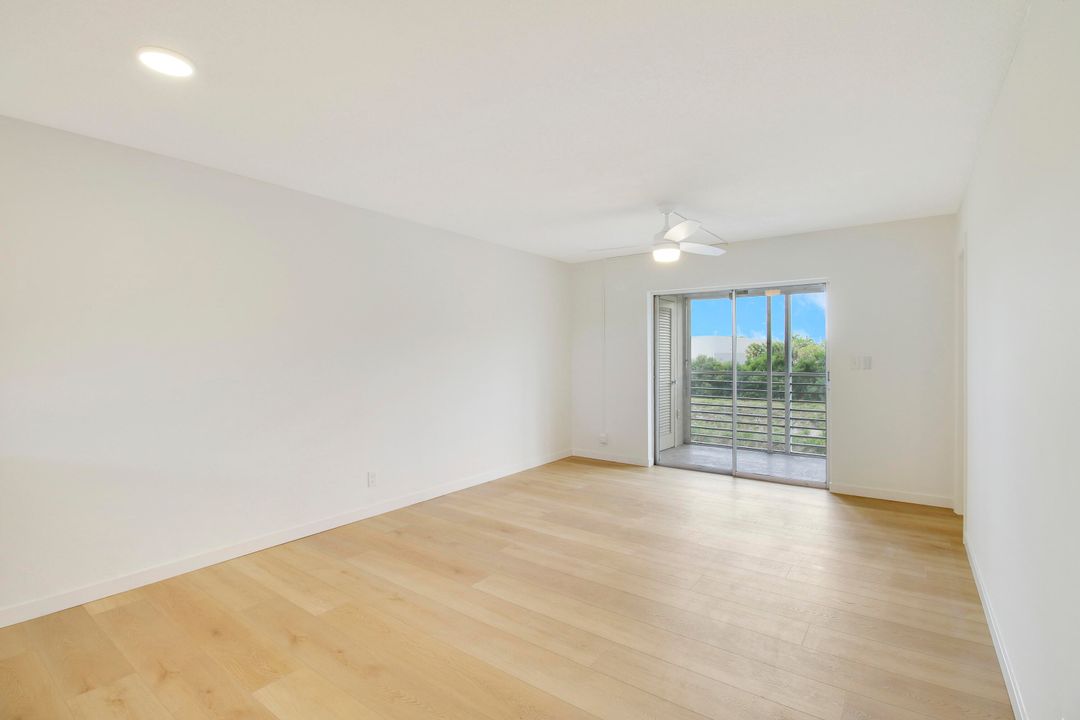 For Sale: $185,000 (2 beds, 1 baths, 894 Square Feet)