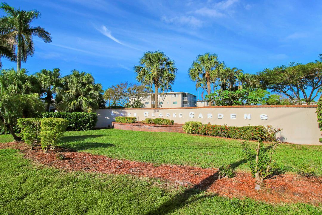 For Sale: $185,000 (2 beds, 1 baths, 894 Square Feet)