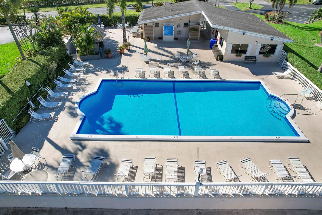 For Sale: $185,000 (2 beds, 1 baths, 894 Square Feet)