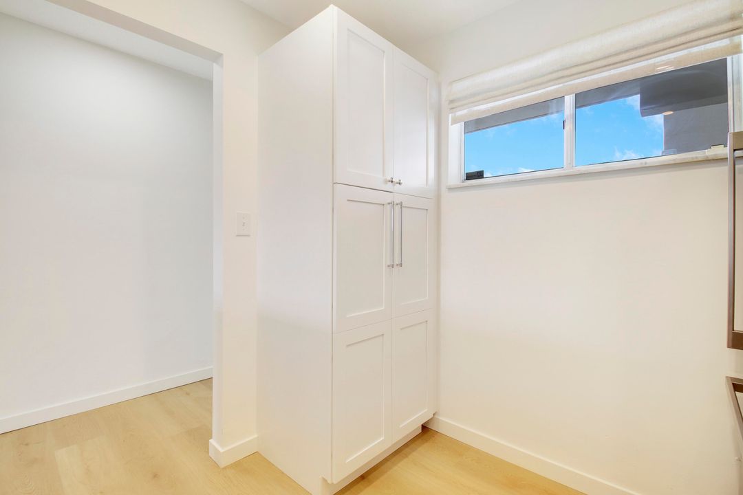 For Sale: $185,000 (2 beds, 1 baths, 894 Square Feet)