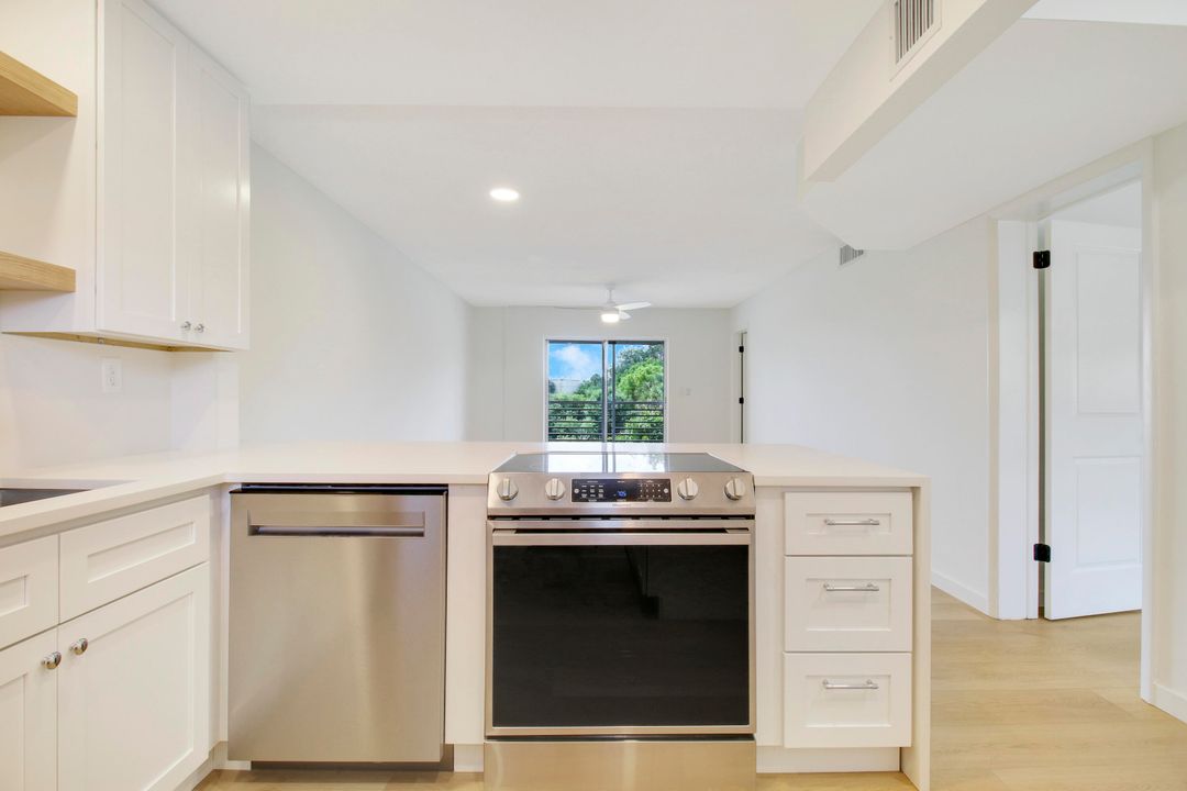 For Sale: $185,000 (2 beds, 1 baths, 894 Square Feet)