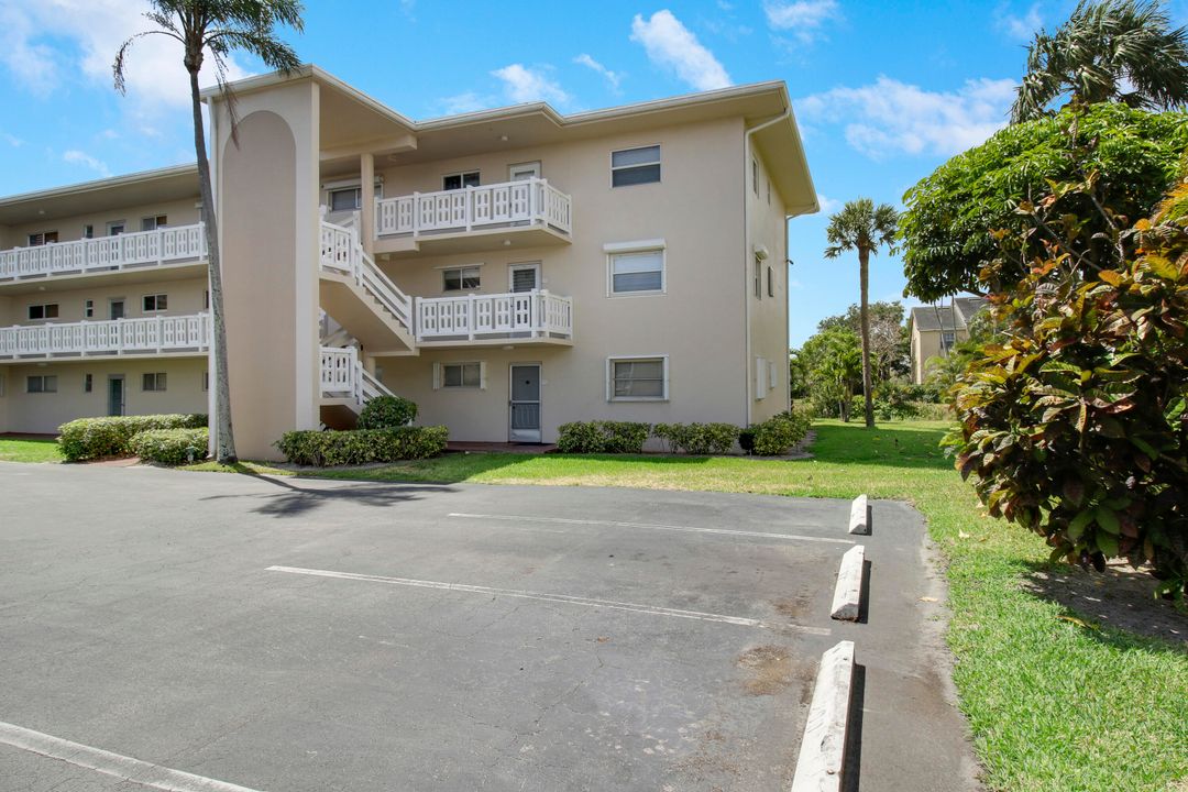 For Sale: $185,000 (2 beds, 1 baths, 894 Square Feet)