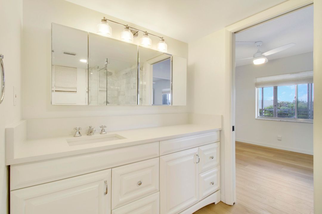 For Sale: $185,000 (2 beds, 1 baths, 894 Square Feet)