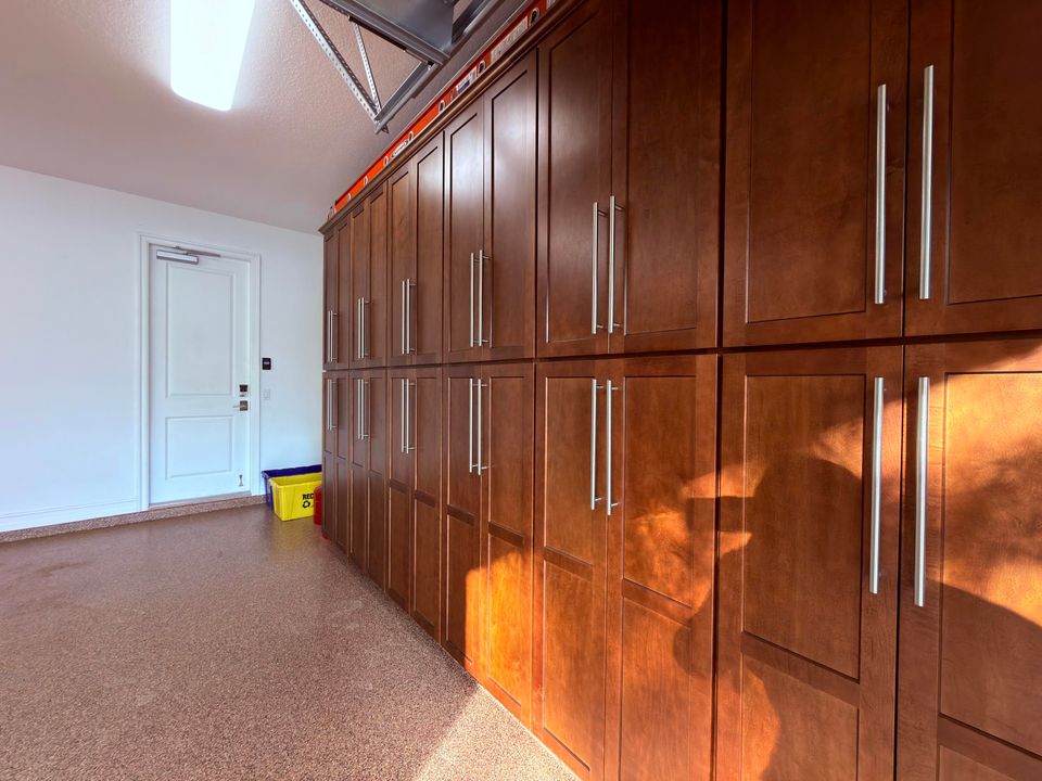 For Sale: $884,900 (5 beds, 3 baths, 2833 Square Feet)