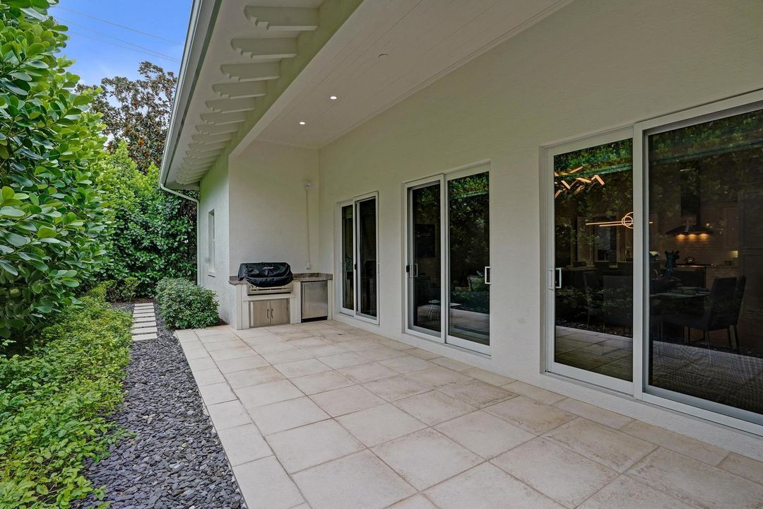 For Sale: $1,875,000 (4 beds, 2 baths, 2495 Square Feet)