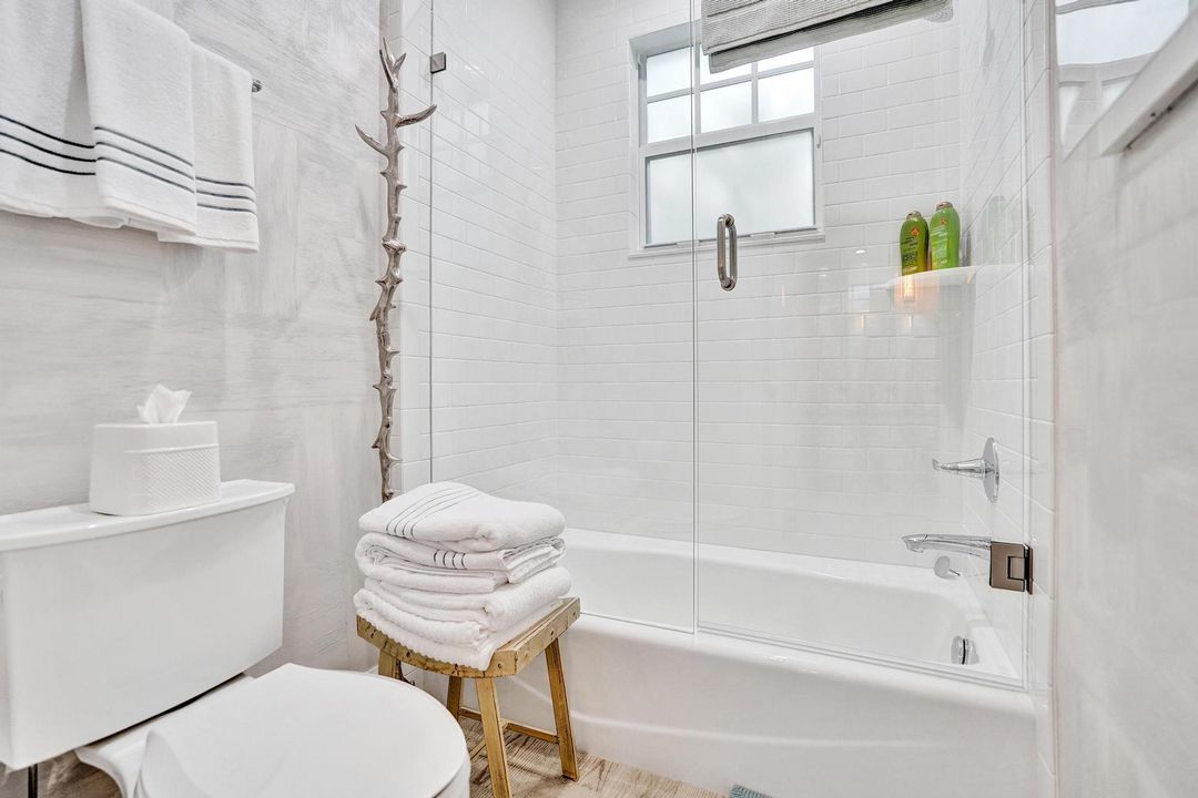 For Sale: $1,875,000 (4 beds, 2 baths, 2495 Square Feet)