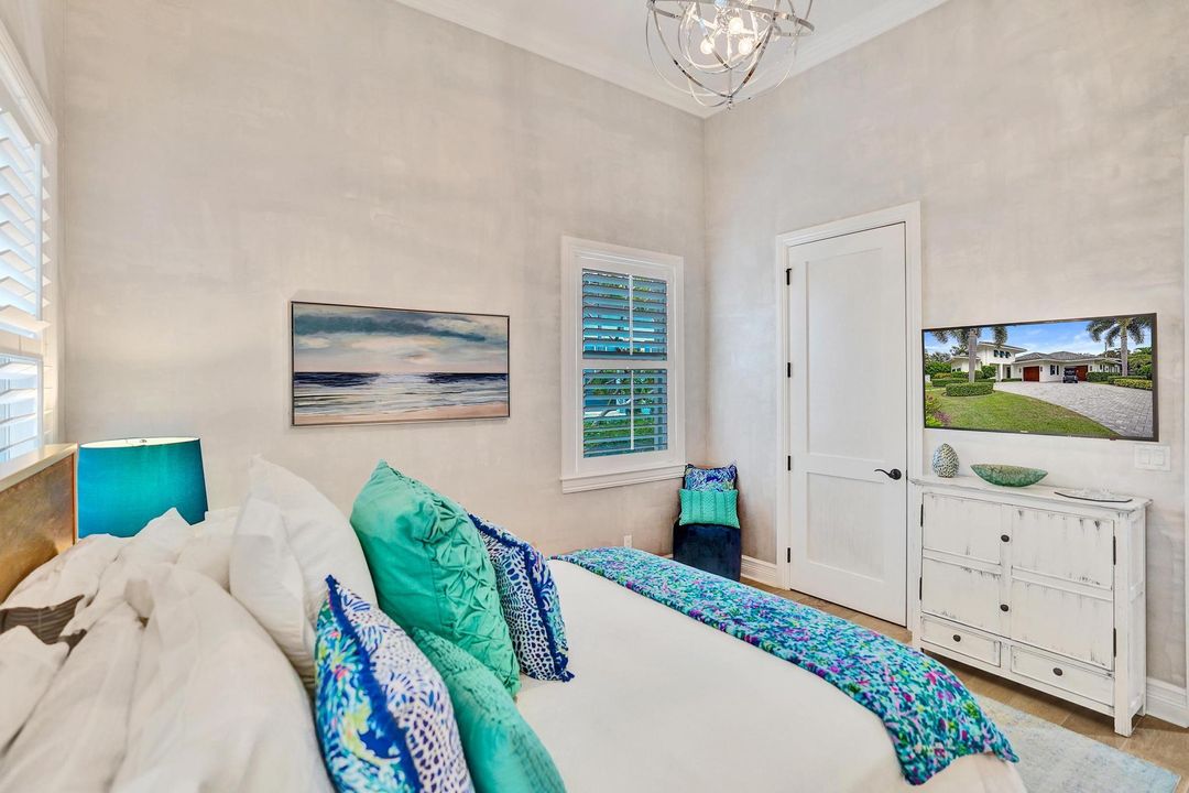 For Sale: $1,875,000 (4 beds, 2 baths, 2495 Square Feet)