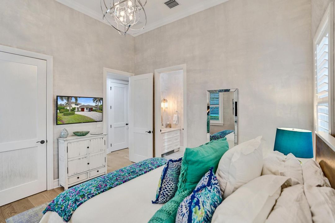 For Sale: $1,875,000 (4 beds, 2 baths, 2495 Square Feet)