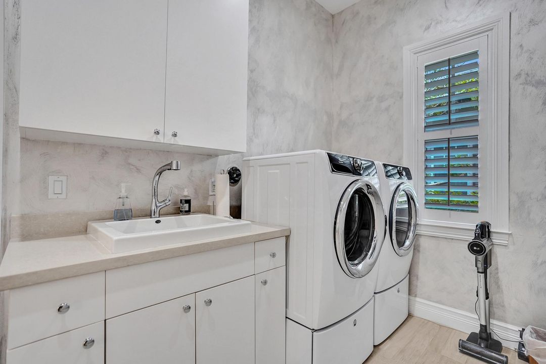 For Sale: $1,875,000 (4 beds, 2 baths, 2495 Square Feet)