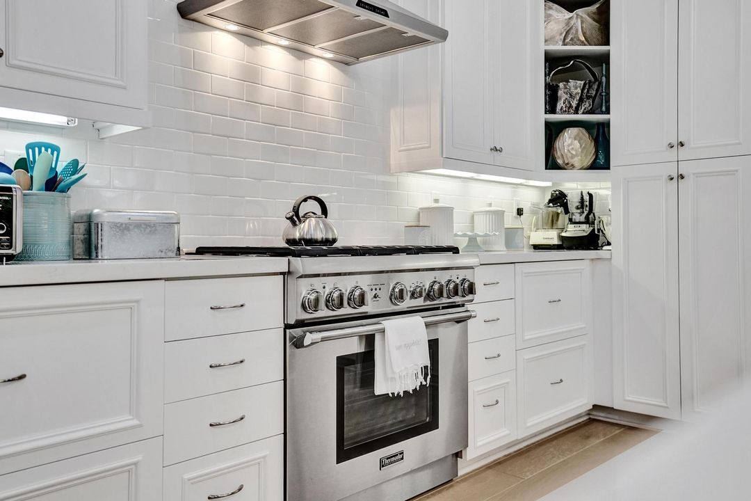 For Sale: $1,875,000 (4 beds, 2 baths, 2495 Square Feet)